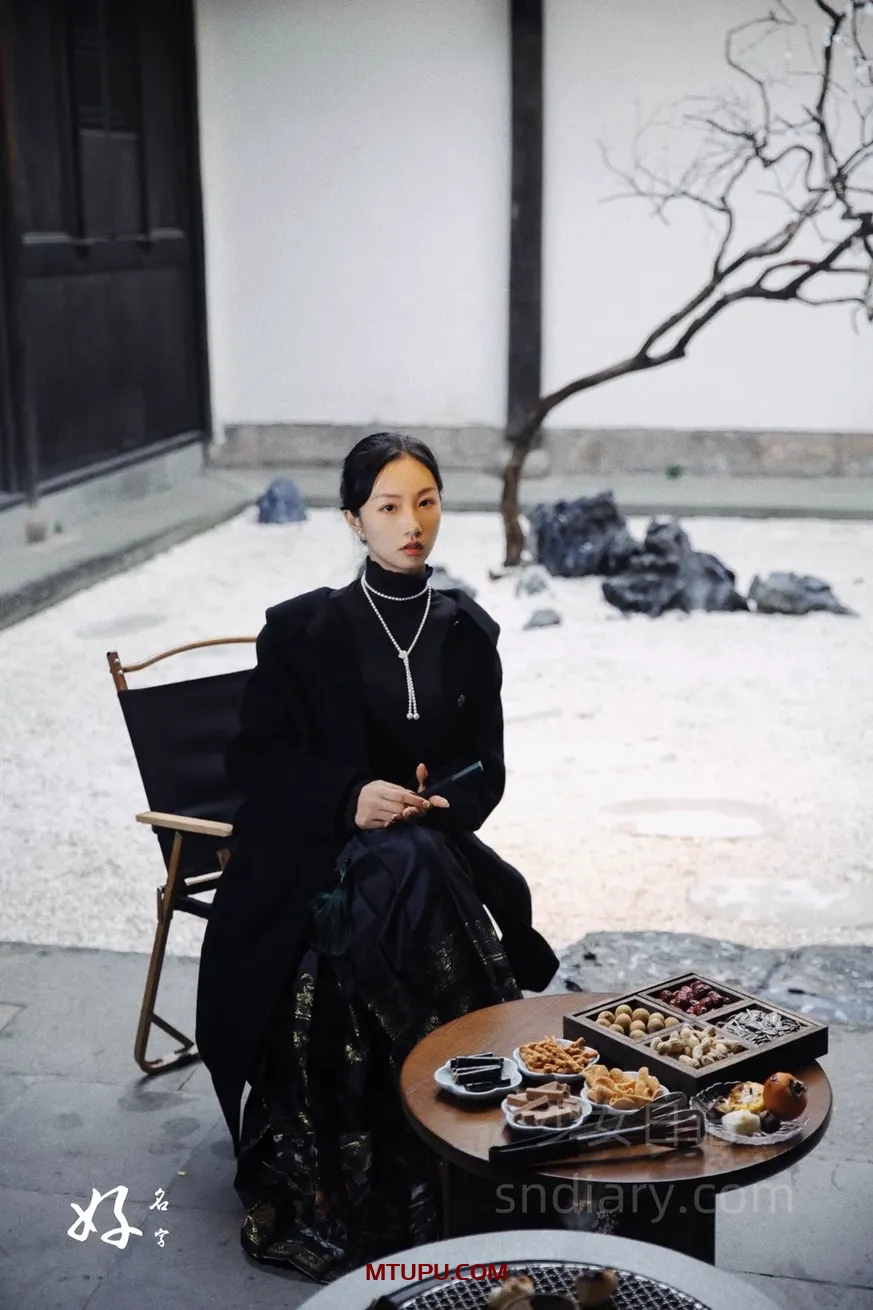 摄影师好名字：杭州高颜值美女人体私房写真 [557P-1.52GB][百度网盘]