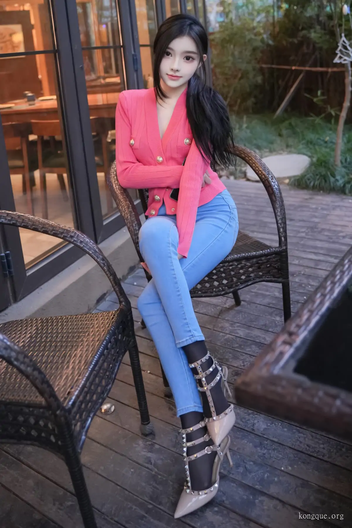 龙雪儿 – 内购无水印合集[3套-2024.8新发持续更新]