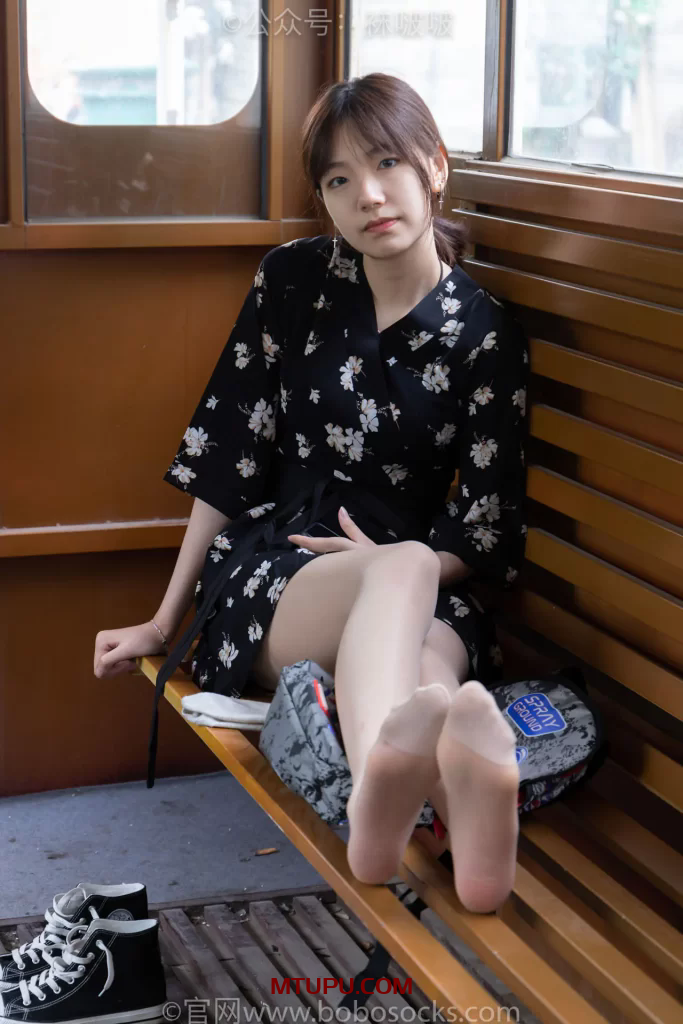 袜啵啵 – 写真合集[652套][03月最新作品][持续更新]