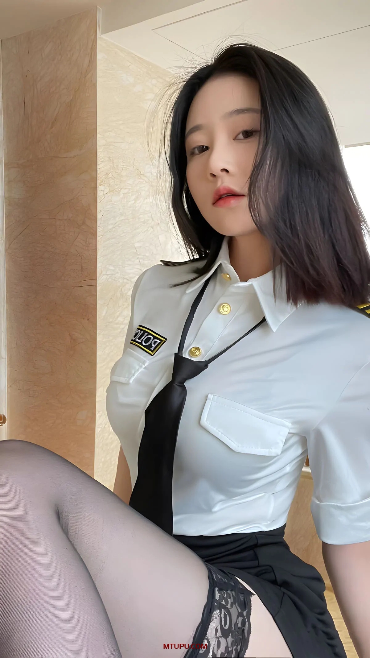 【年年nnian】付费写真合集[136套][2026年资源更新中]